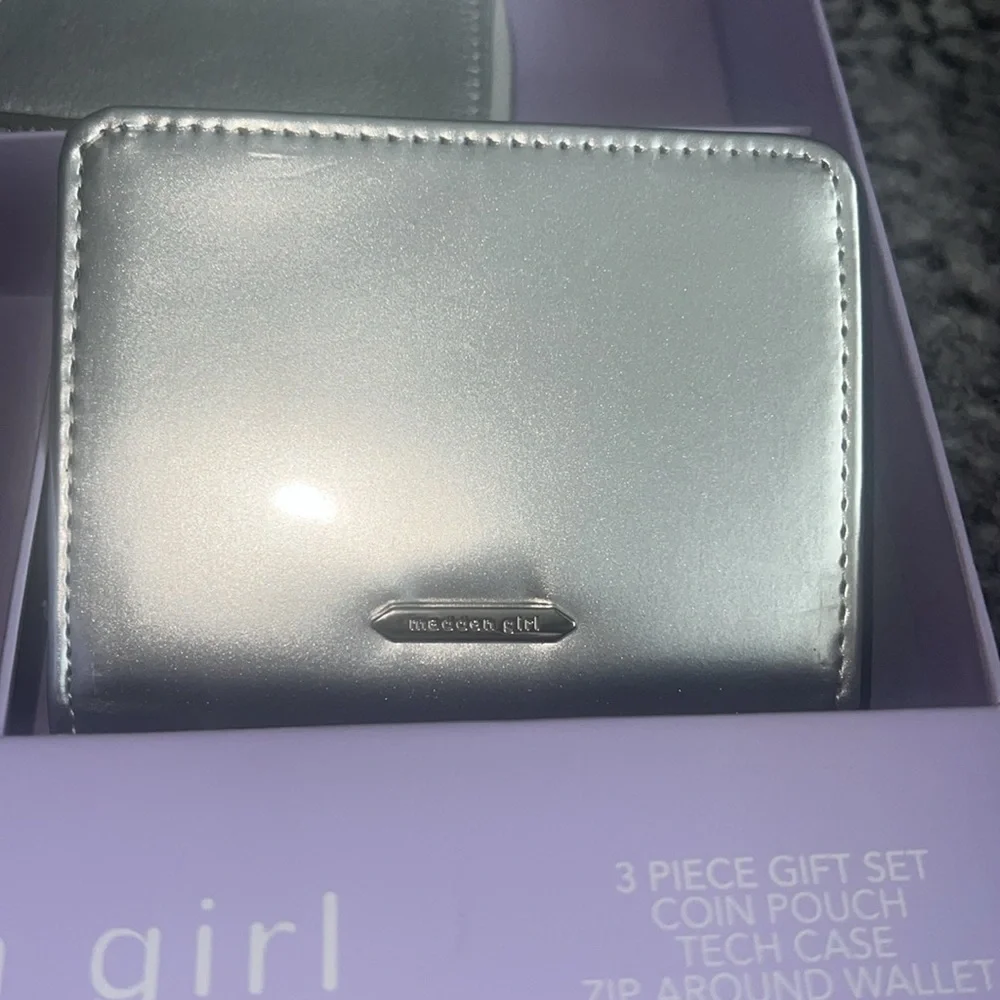 NWT Madden Girl cute silver , 3 piece gift set,coin or card, pouch, tech case